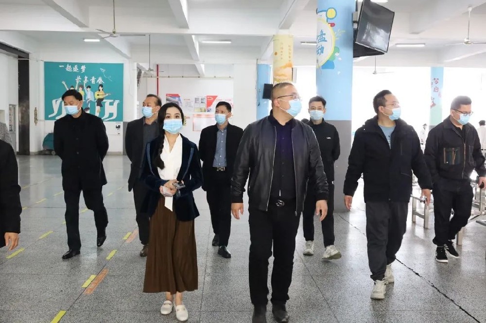 聚焦服務(wù)品質(zhì)  向榜樣門店看齊